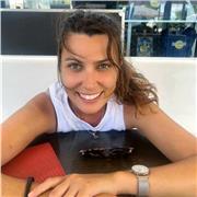 Maestra energética y organizada que ayuda a todo tipo de alumnado, incluido alumnado con dificultades de aprendizaje, a alcanzar su mejor version aprendiendo de forma significativa y didáctica.